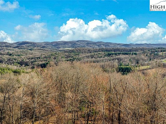 3rd image of 871 Lower Nettle Knob Road