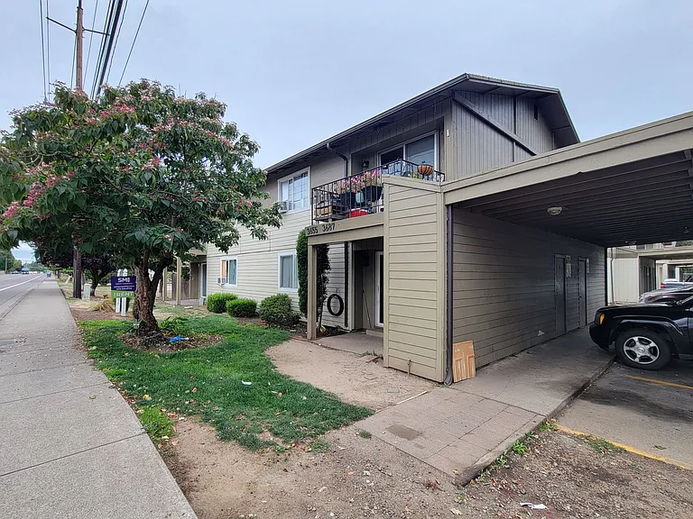 452-Trinity Apartments — Photo 21