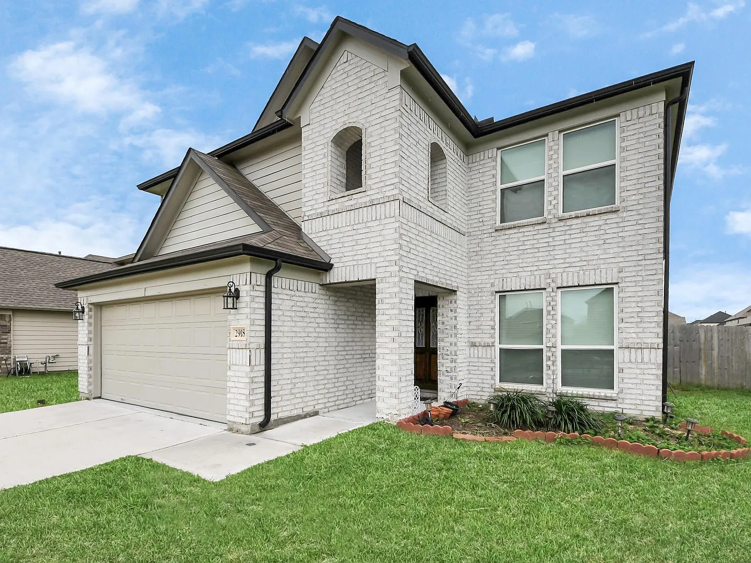 4 bed, 2.5 bath, 2788 sqft, $3,100 — Photo 3