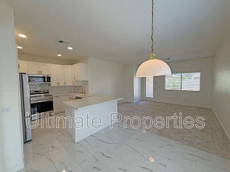 4 bed, 2.0 bath, 1669 sqft, $2,095 — Photo 3