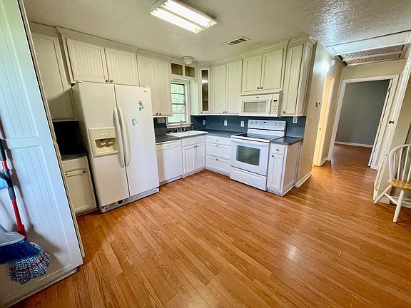 4th image of 800 Grigsby Ave