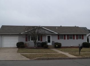 18 Linda Dr, Larksville, PA 18704