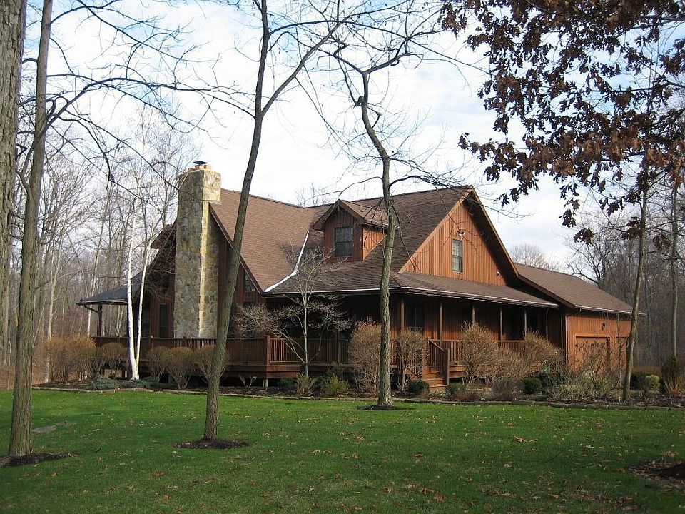 Cedar home on 6.1 acres bordering National Park!