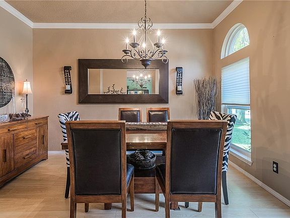 4th image of 2910 Panorama Dr