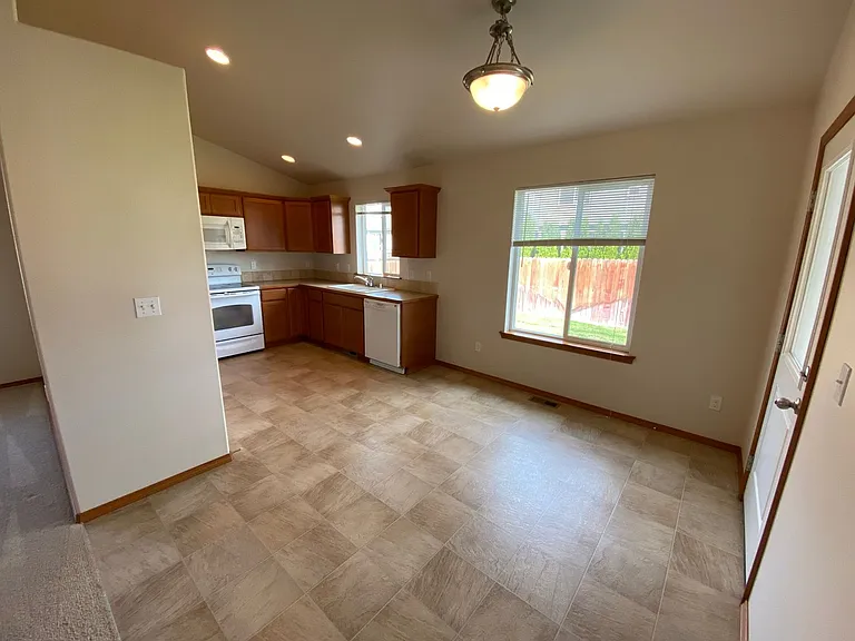 403 E Windsor Ct — Photo 6