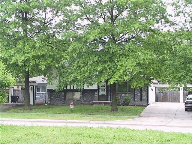 1st image of 922 S Armour St