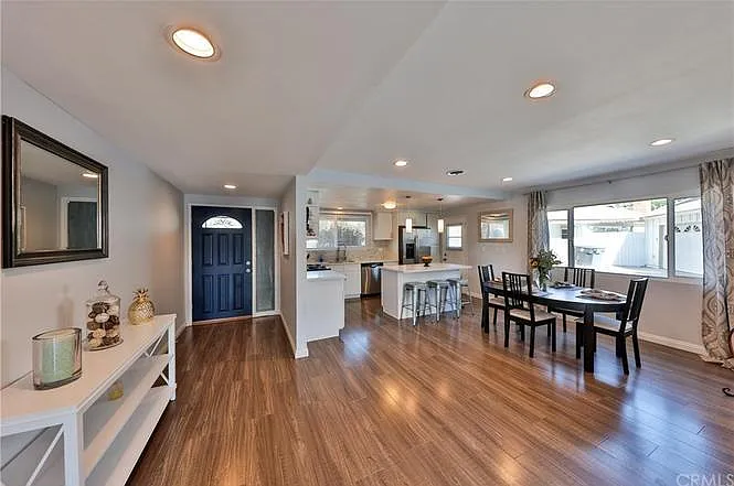 4 bed, 1593 sqft, $4,000 — Photo 2