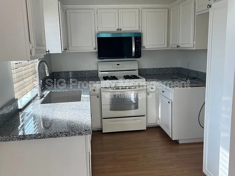 691 S Marengo Ave #4 — Photo 8