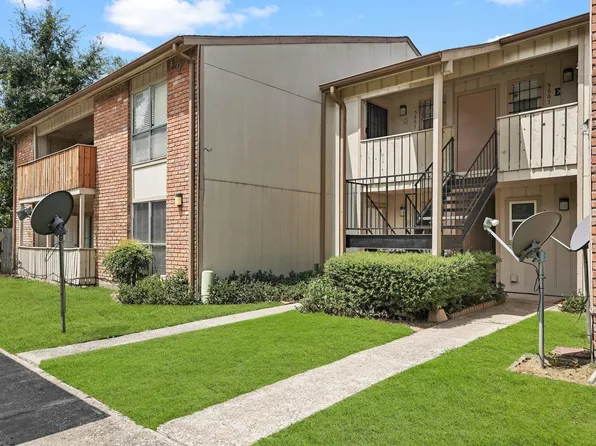 5667 Birchmont Dr APT H, Houston, TX 77091