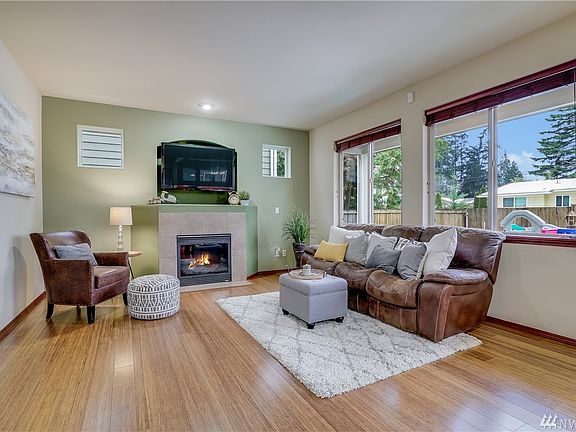 4th image of 924 141st Ln SW