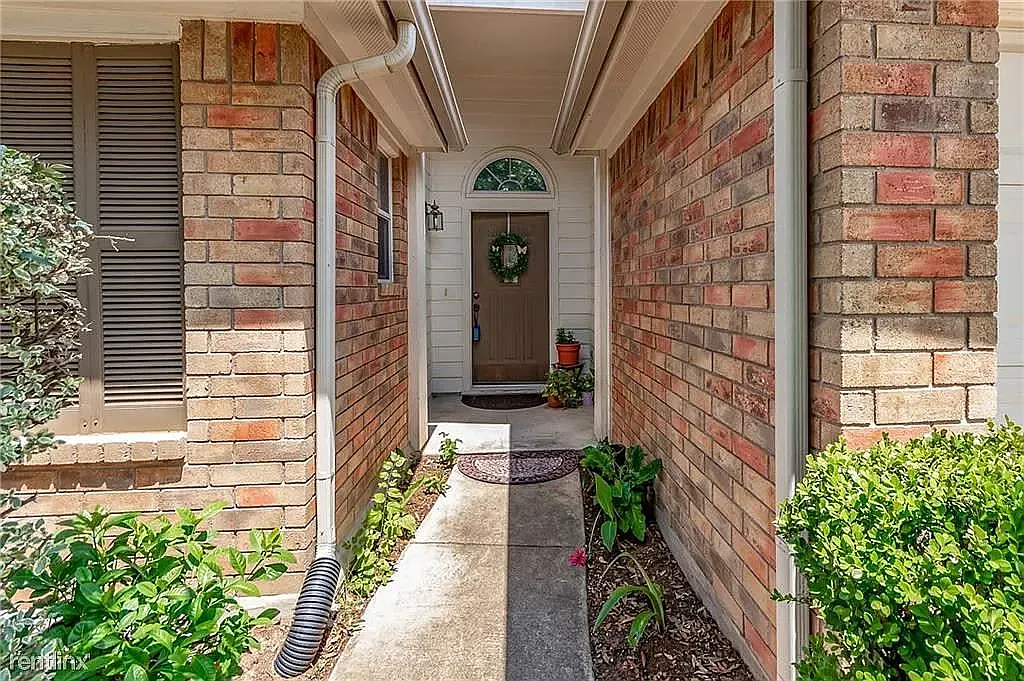 4 bed, 1740 sqft, $1,950 — Photo 4