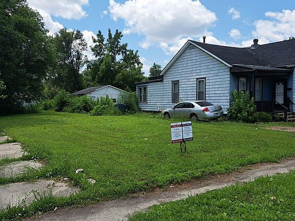 3rd image of 914 E Reservoir St