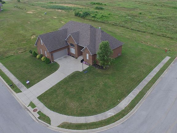 3rd image of 513 Breezewood Cir