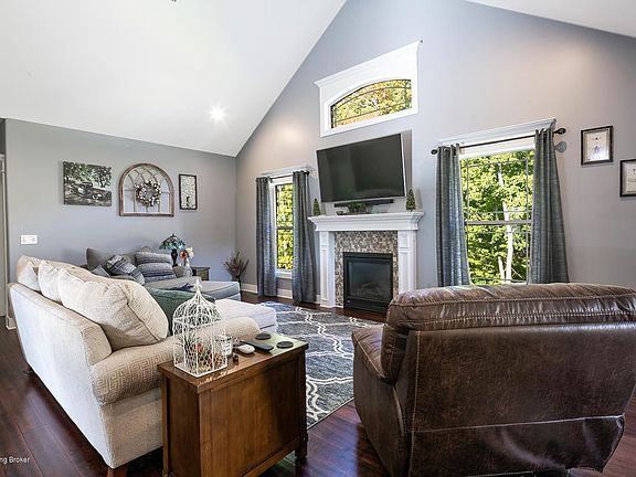 5th image of 4506 Loriann Blvd