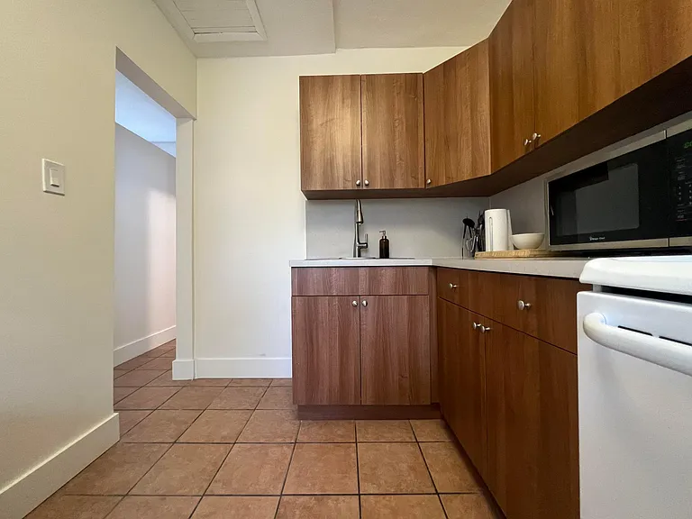 2356 SW 18th St #2 — Photo 8