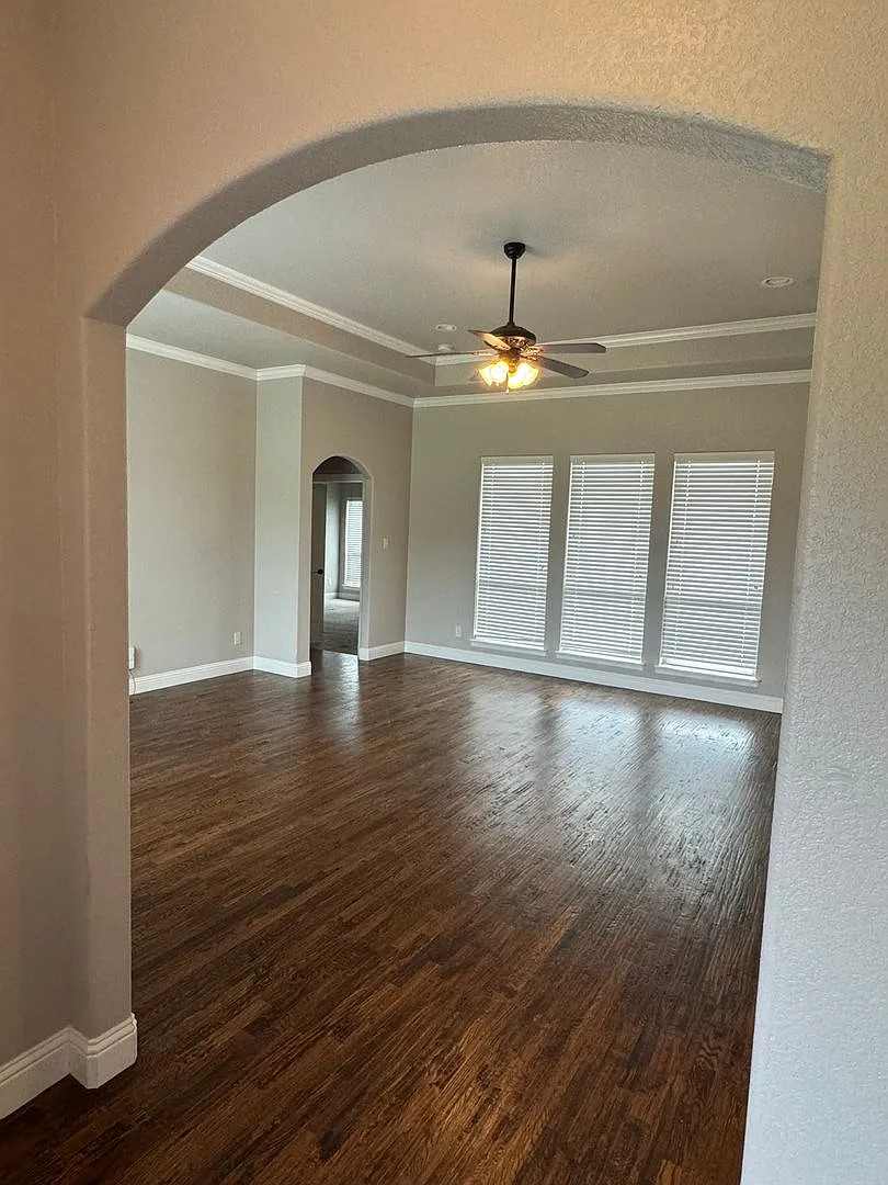 Coming Soon 3/2/2 Upscale With Spastyle Primary Suite, Water Included — Photo 3