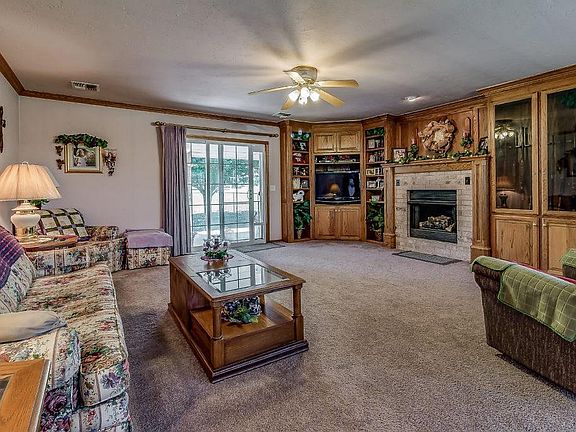 3rd image of 1521 N Bettys Way