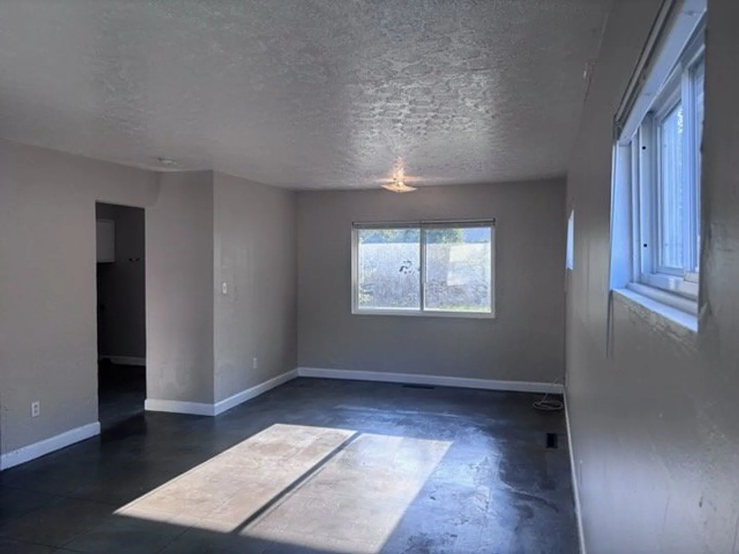 2377_Hanna Dr — Photo 3
