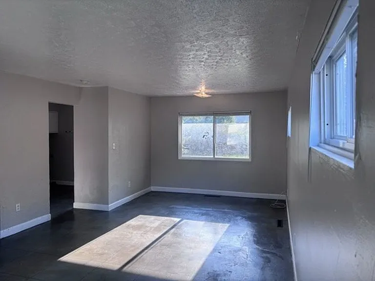 2377 Hanna Dr — Photo 3