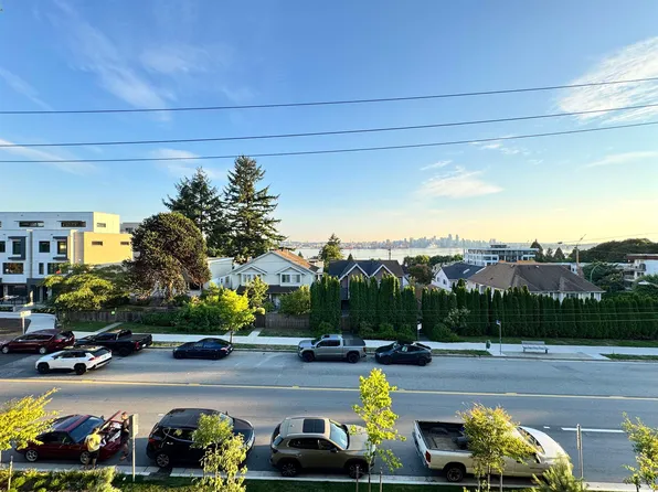 422 E 3rd St #309, North Vancouver, BC V7L 1E6