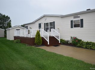 5485 Oakmont Dr, Howell, MI 48843