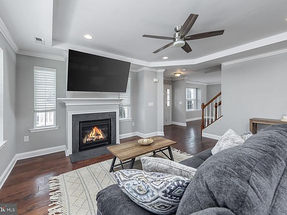 4th image of 508 Lexington Mews