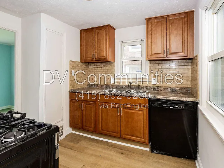18412 Waterbury Ave — Photo 9