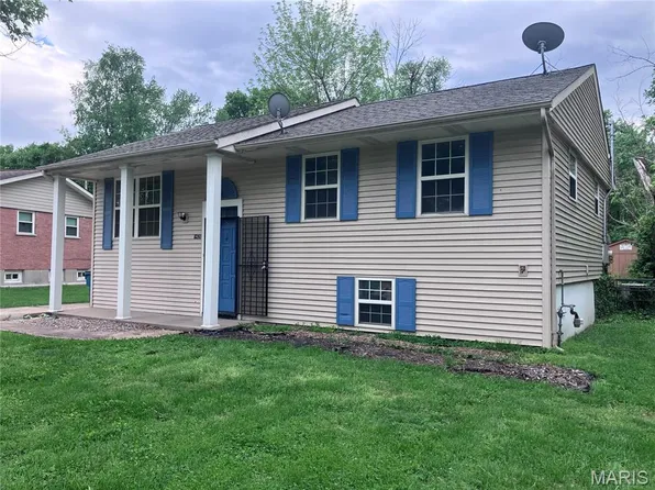 1420 Columbus Dr, Saint Louis, MO 63138