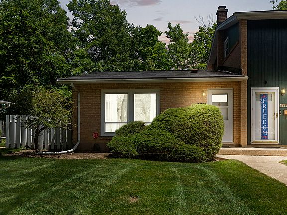 2nd image of 1897 Willow Hill Ct