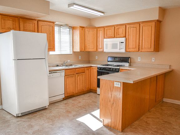 3rd image of 790-2720 East St #6