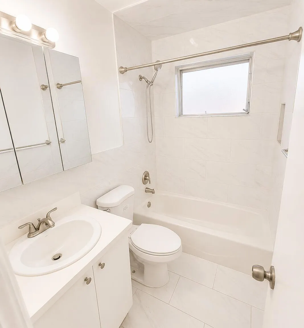 3 bed, 2.0 bath, 5061 sqft, $2,998 — Photo 4