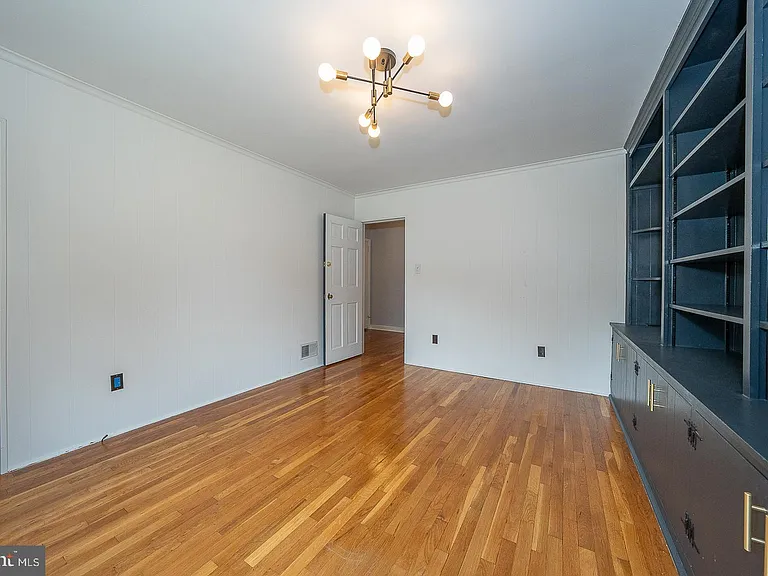 353 S Old Middletown Rd — Photo 15