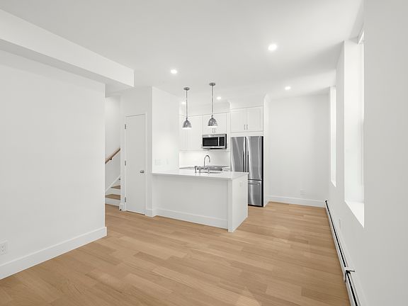 4th image of 1070 2nd Ave Floor 2