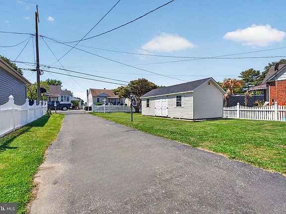 3rd image of 6704 River Drive Rd