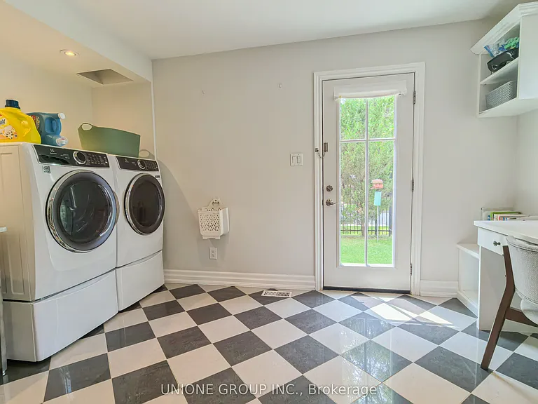 1454 Oakhill Dr — Photo 16