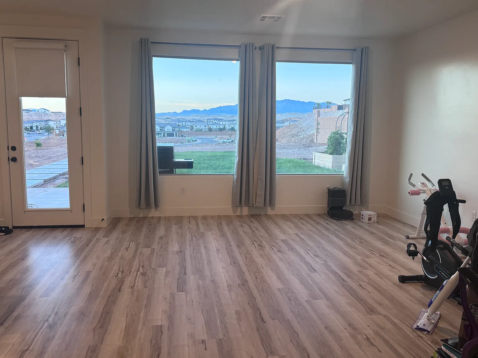 1433 E Honeycomb Dr — Photo 2