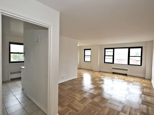 (undisclosed Address), New Rochelle, NY 10805
