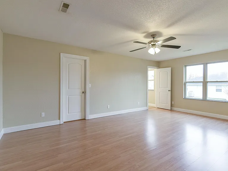 513 Madeleine Ct — Photo 8