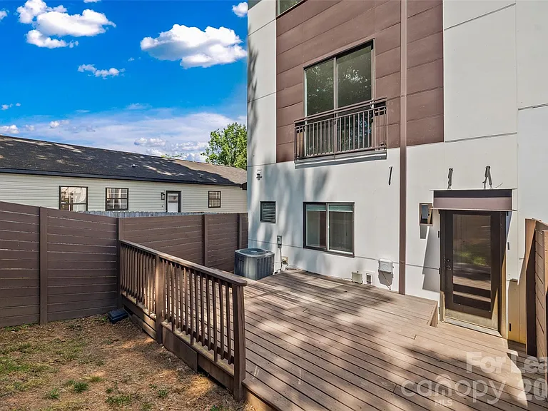 840 E 18th St #B — Photo 24