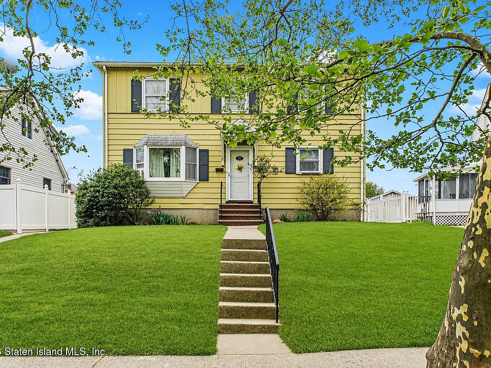 1st image of 218 Thornycroft Ave
