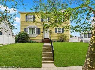 218 Thornycroft Ave, Staten Island, NY 10312