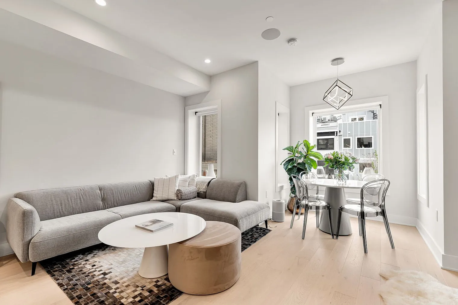2 bed, 2.0 bath, 10785 sqft, $6,741 — Photo 3
