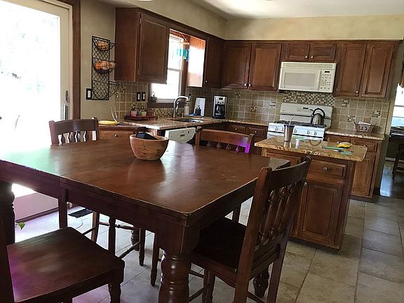 4th image of 13 Lancaster Dr
