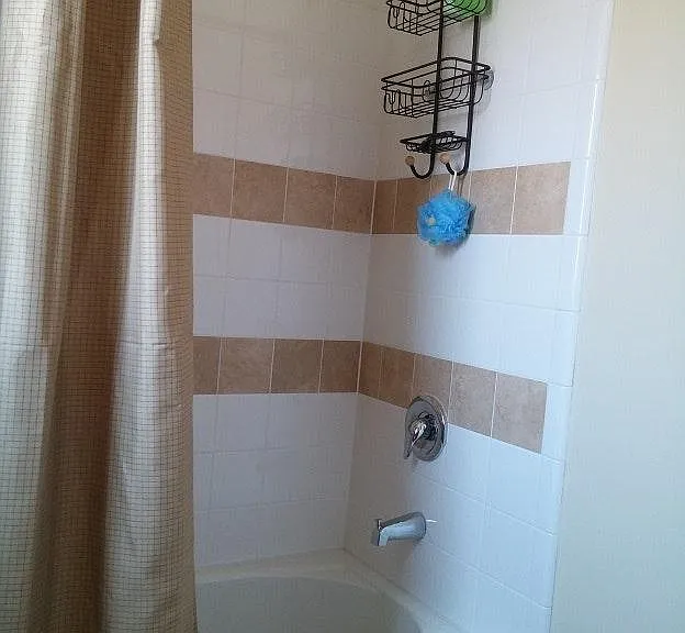 Bath w/ full-size tub & shower