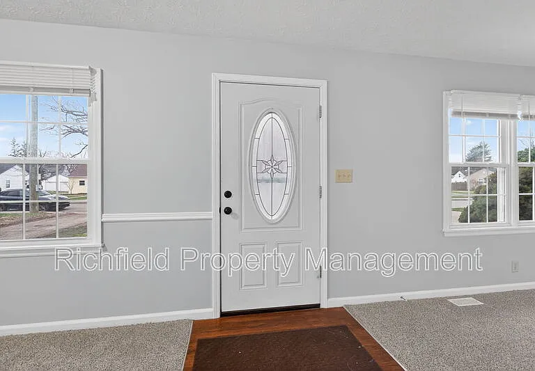 1260 Lincoln Dr — Photo 4