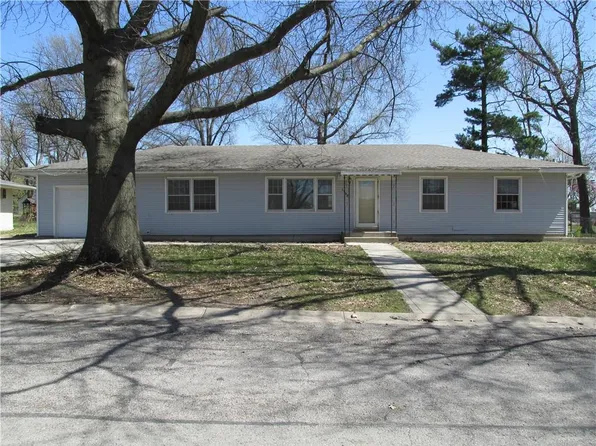 1308 N Cherry St, Cameron, MO 64429