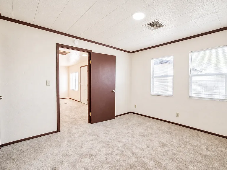 1005 N Center Ave #A — Photo 3