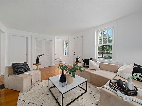 4th image of 312 Hunnewell St #1