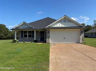 327 Cardinal Ln, Senatobia, MS 38668