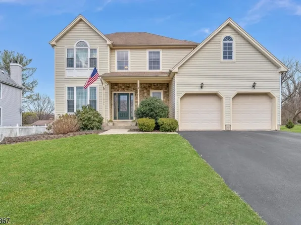 60 Kyle Dr, Lopatcong Twp., NJ 08865